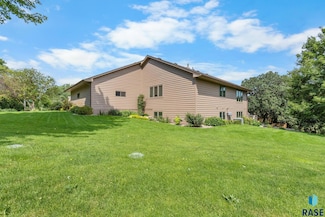 1800 N Ranch Oak Place, Sioux Falls, SD 57110
