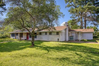 603 W Point Tap Rd, Palestine, TX 75803