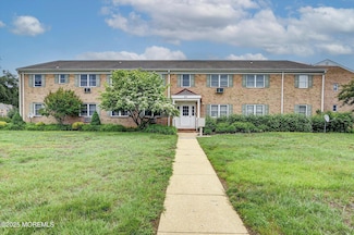 43 Manchester Ct Unit F, Freehold, NJ 07728