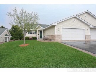 746 Sterling Ct, Mahtomedi, MN 55115