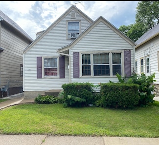 3005 S 8th St, Milwaukee, WI 53215