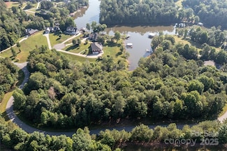 4852 Rio de Luna Unit 31,32, & 33, Hickory, NC 28601