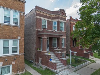2215 S Elmwood Ave, Oak Park, IL 60304