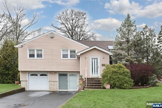 318 Willow Ct, Ridgewood, NJ 07450