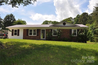 125 Heritage View Rd, Hickory, NC 28601