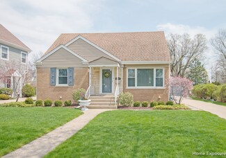 133 Indian Dr, Clarendon Hills, IL 60514