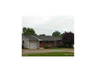 1118 4th St, Belpre, OH 45714
