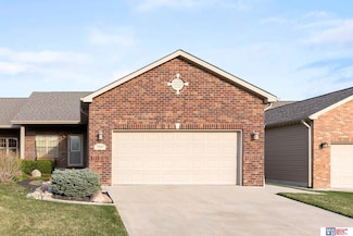 7551 Greycliff Dr, Lincoln, NE 68516