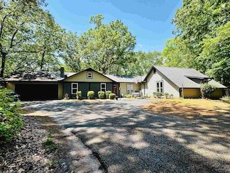 395 Country Club Ln, Selmer, TN 38375
