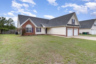 5620 Shady Pine Ct, Hope Mills, NC 28348