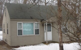 25W505 Lake St, Roselle, IL 60172
