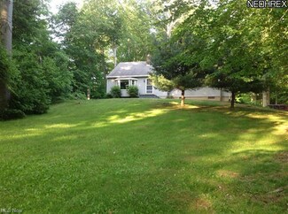 11513 Sharrott Rd, North Lima, OH 44452