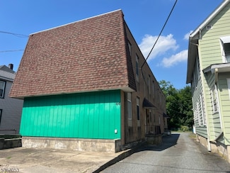 44 Broad St, Washington, NJ 07882