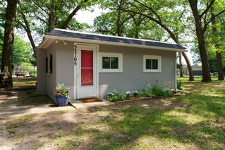 52705 35 1/2 St, Paw Paw, MI 49079