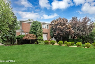 31 Oxford Dr, Ocean, NJ 07712