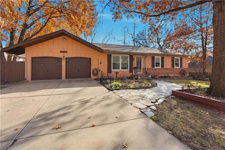 9207 W 97th St, Overland Park, KS 66212
