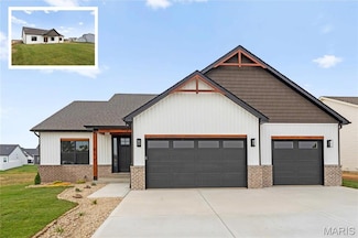 817 Golden Bell Ln, O'Fallon, IL 62269