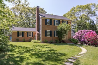 8 Schoolhouse Village, Oak Bluffs, MA 02557