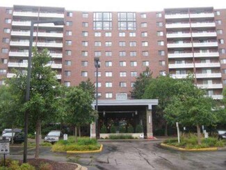 21 Kristin Dr Unit 1008, Schaumburg, IL 60195