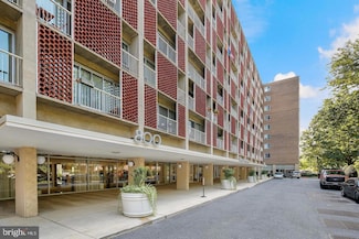 800 4th St SW Unit N-618, Washington, DC 20024
