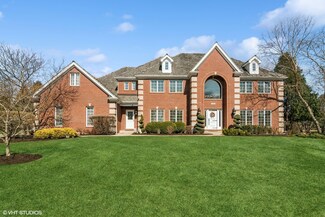 1304 Canterbury Cir, Libertyville, IL 60048