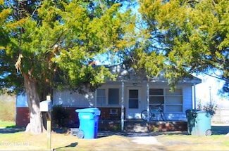 2131 N Village Dr, Greenville, NC 27834