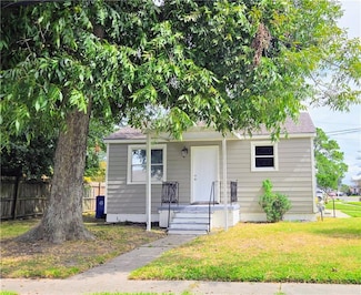 2501 Delille St, Chalmette, LA 70043