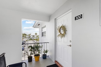 7 Colonial Club Dr Unit 300, Boynton Beach, FL 33435
