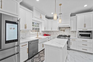 5523 Theall Rd, Houston, TX 77066