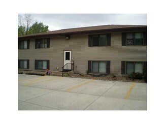 58 Northwood Dr Unit 1, Hiawatha, IA 52233