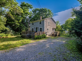 17 Dunton Ave, Rockland, ME 04841