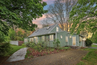 24 Richard Dr, Hanover, MA 02339