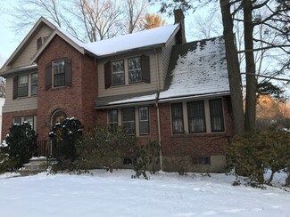 786 Chestnut St, Waban, MA 02468
