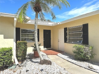5521 Palm Aire Dr, Sarasota, FL 34243