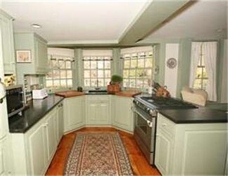 38 Bennett St, Manchester, MA 01944
