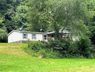 1240 Jollytown Rd, New Freeport, PA 15352