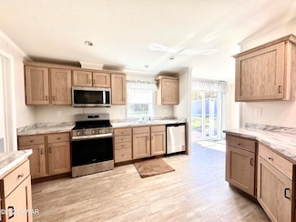 115 Middle Rd, Greentown, PA 18426