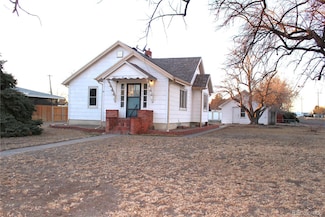 422 E 4th St, Julesburg, CO 80737