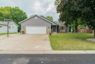 2156 Northridge Dr, North Mankato, MN 56003