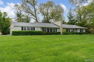 31 S Tealwood Dr, Creve Coeur, MO 63141