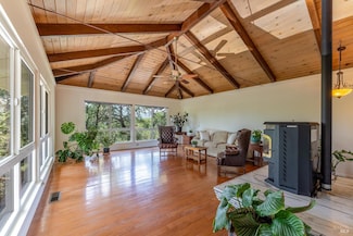 925 Knob Hill Rd, Ukiah, CA 95482