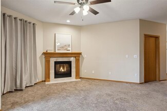 2451 Patricia Dr Unit 2451, Urbandale, IA 50322