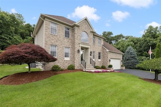 32 Susan Dr, Cumberland, RI 02864