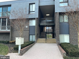 27 Stonehenge Cir Unit 10, Pikesville, MD 21208