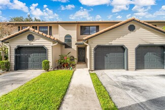 9156 Vineyard Lake Dr, Plantation, FL 33324