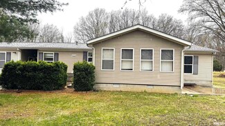 325 Lincoln St, Hurst, IL 62949