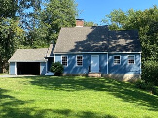 8 Crescent Dr, West Newbury, MA 01985