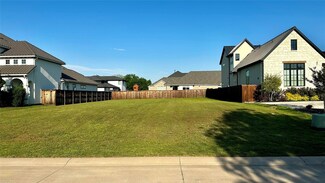 202 River Trail Ct, Westworth Village, TX 76114