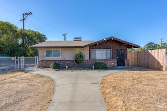 271 Bernard St, Bakersfield, CA 93305