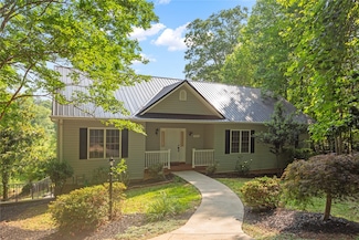 204 Lakeside Dr, Walhalla, SC 29691